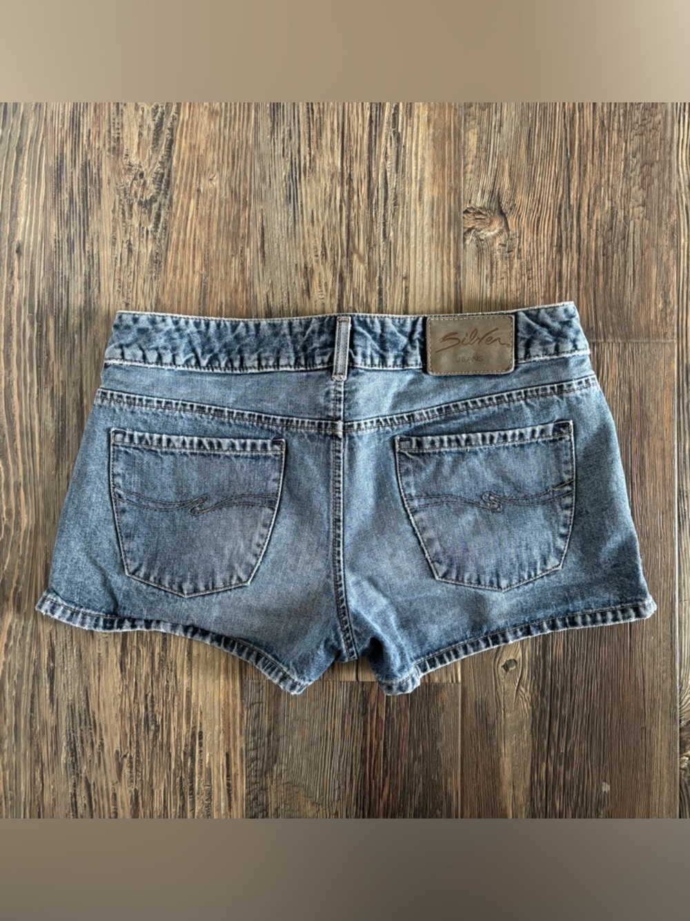 Y2K Silver Jeans Jorts Blue Denim Shorts Womens 31 Lt Distressing 2.5” Inseam